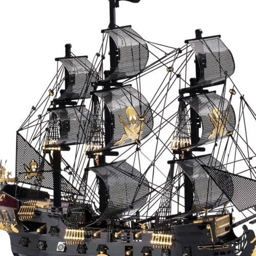 Golden cannon details on The Black Pearl metal model